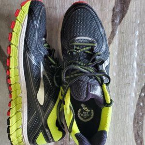 Brooks Mens adrenaline GTS Size 10